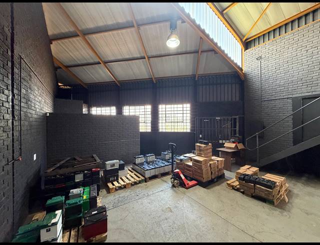 140M² WAREHOUSE TO LET IN HALFWAY HOUSE